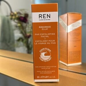 REN Clean Radiance PHA Exfoliating Facial NEW